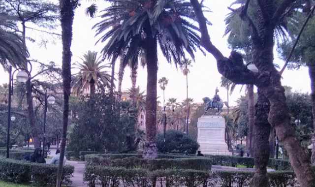 Le storie di Piazza Umberto, punto d'incontro per chi non sa dove andare